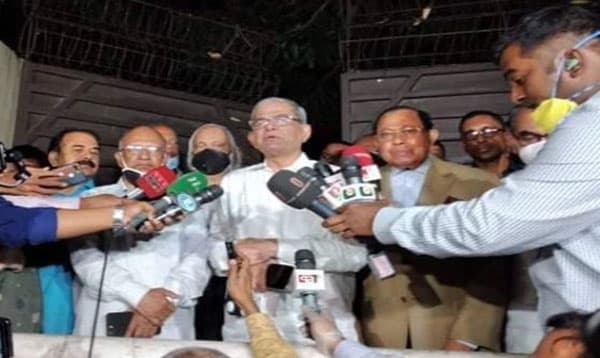 'চিকিৎসকের পরামর্শে হোম কোয়ারেন্টিনে খালেদা জিয়া'