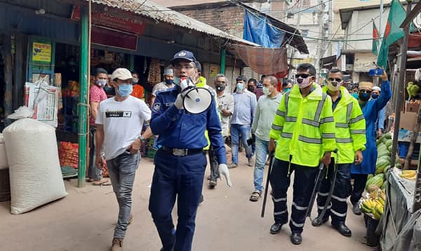 নরসিংদীতে জনসমাগম রোধে পুলিশের বিশেষ অভিযান