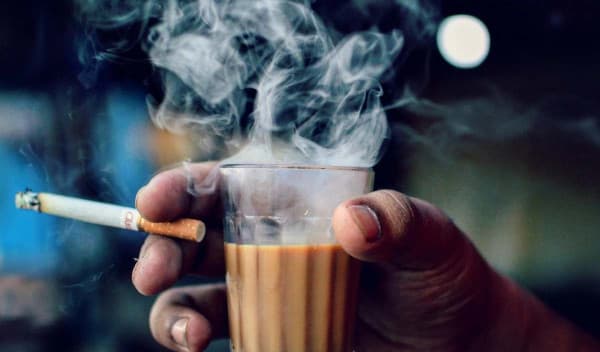 গরম চায়ের সঙ্গে ধূমপানে ক্যান্সারের ঝুঁকি!