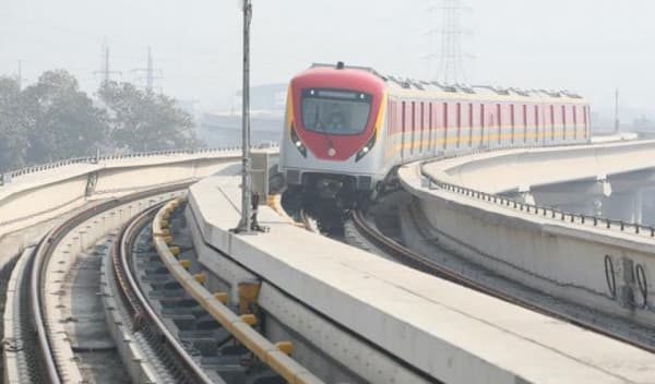 পাকিস্তানে প্রথম মেট্রোরেল চালু