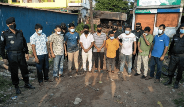 পাসপোর্ট অফিসের দালাল চক্রের ৯ সদস্য আটক