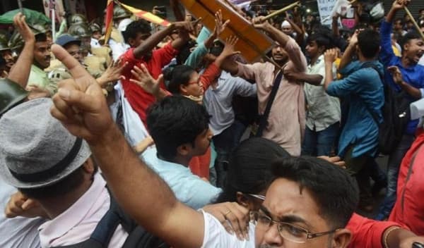 কোচবিহারে পুলিশের গুলিতে নিহত ৪