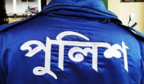 কাভার্ডভ্যানের চাপায় পুলিশ সদস্যের মৃত্যু