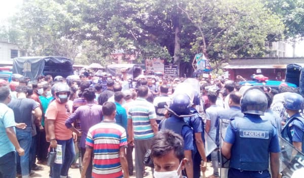 Policeman kills 3 including his wife, son in Kushtia