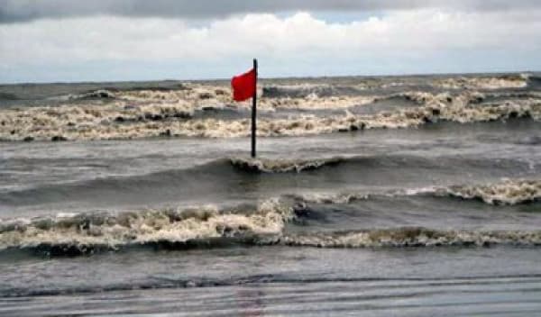 Low pressure persist over Northwest Bay