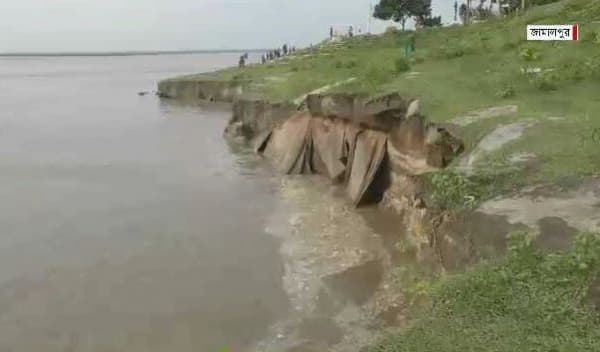 যমুনার পানি বেড়ে জামালপুরে নদী ভাঙন