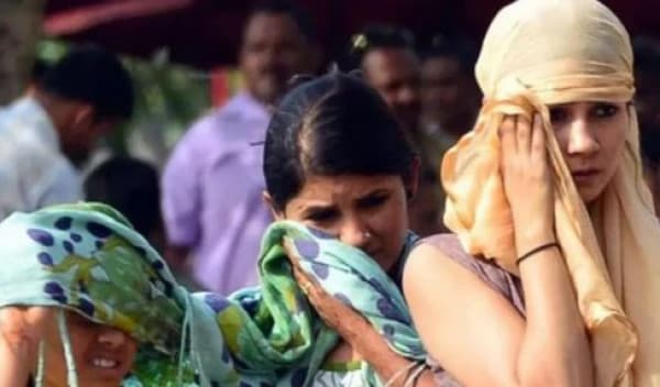 Delhi records 49 degrees, residents asked to stay in