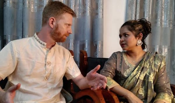 শ্বশুরবাড়ির সবাইকে কাঁদিয়ে নিজ দেশের পথে জার্মান জামাই