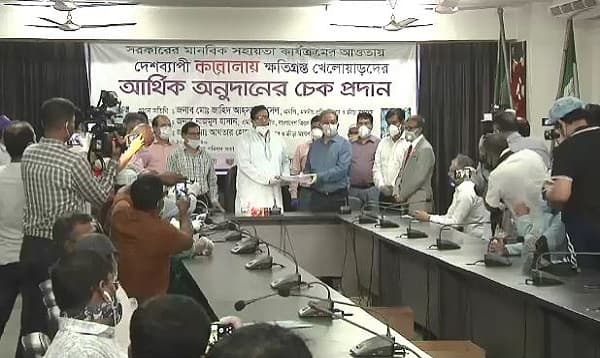 ১ কোটি টাকার অর্থ সাহায্য পেয়েছেন ১ হাজার দুস্থ খেলোয়াড়