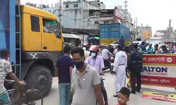 নিষেধাজ্ঞার মধ্যে আজও রাজধানীতে প্রবেশ ও বের হওয়ার চেষ্টা