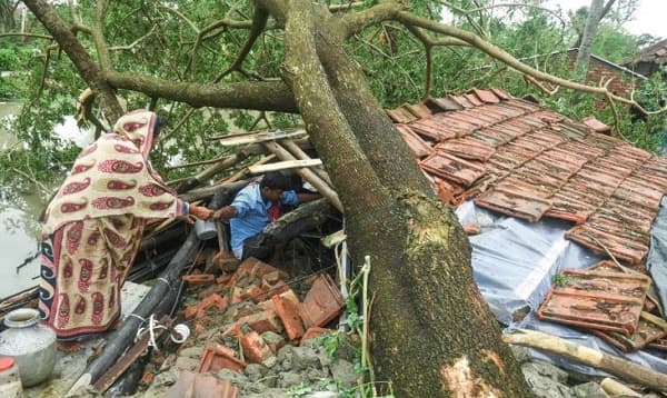 পশ্চিমবঙ্গে আম্পানে মৃতের সংখ্যা বেড়ে ৮০