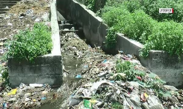 করোনাদুর্যোগের মধ্যে বাড়ছে ডেঙ্গু আতঙ্ক