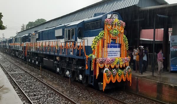ভারতের ‘উপহার’ ১০টি রেল ইঞ্জিন বাংলাদেশে পৌঁছেছে
