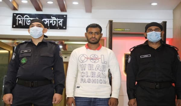 র‌্যাব পরিচয়ে শতাধিক নারীকে প্রতারণা, গ্রেপ্তার টিকটক রাজ