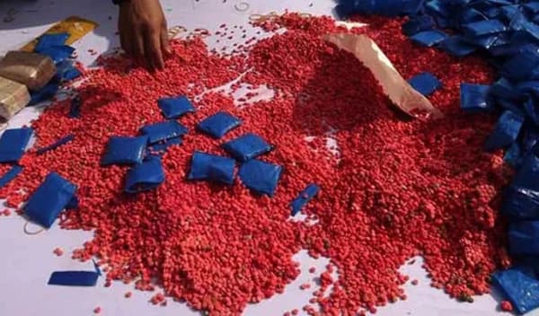 ইয়াবা কারবারে জড়াচ্ছে বিভিন্ন শ্রেণি-পেশার মানুষ