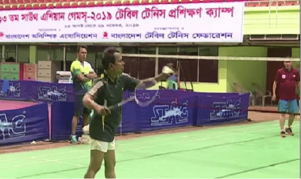 ডিআরইউ ব্যাডমিন্টনের শিরোপা জিতলেন ডিবিসি নিউজের মুশফিকুর রহমান