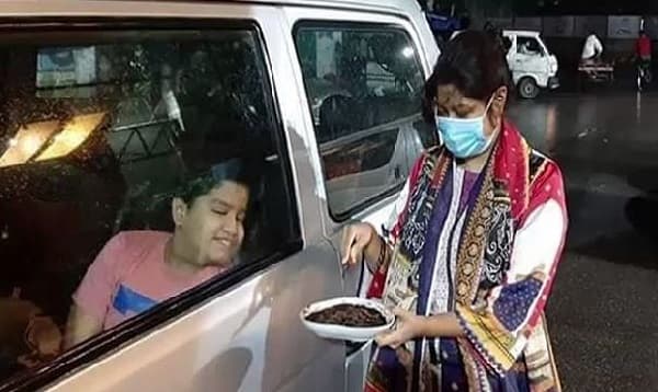 চিকিৎসক মায়ের জন্মদিনের কেক বানাল শিশু নিসর্গ