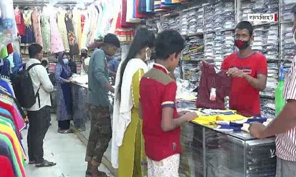 করোনার মধ্যেও লালমনিরহাটে জমজমাট ঈদবাজার