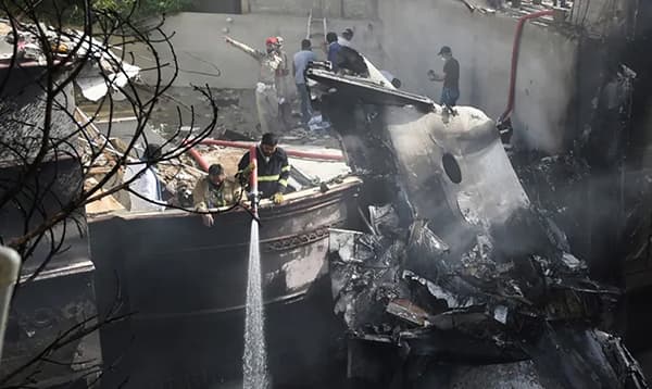 করাচির বিমান দুর্ঘটনায় ৯৭ জনের মৃত্যু নিশ্চিত