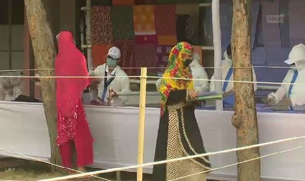 চট্টগ্রামে দরিদ্রদের সহায়তায় সেনাবাহিনীর এক মিনিটের বাজার