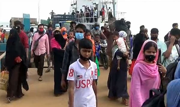 ঈদ: করোনা সংক্রমণের ঝুঁকি নিয়েই বাড়ি ফিরছে মানুষ