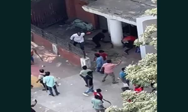 প্রধান বিচারপতির বাসভবনে দুর্বৃত্তদের হামলা
