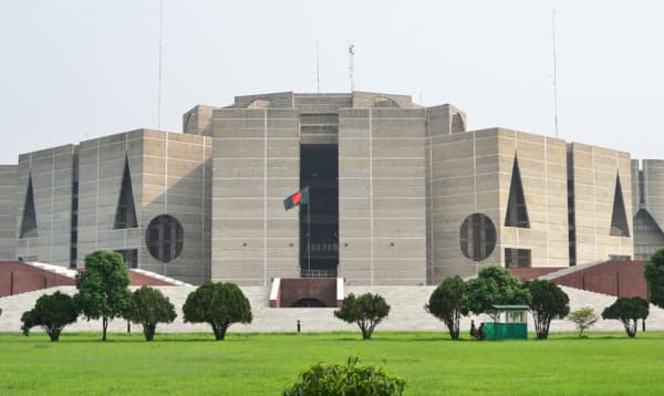 দ্বাদশ জাতীয় সংসদ: শপথ নিতে সংসদ ভবনে সদস্যরা