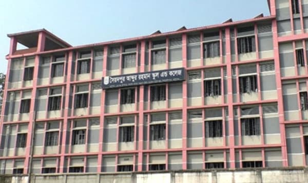 হিজাব না পরায় ৯ শিক্ষার্থীর চুল কেটে দিলেন শিক্ষিকা