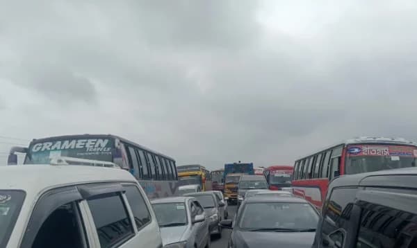 Road: Irregular traffic-jam on Dhaka-Sylhet highway