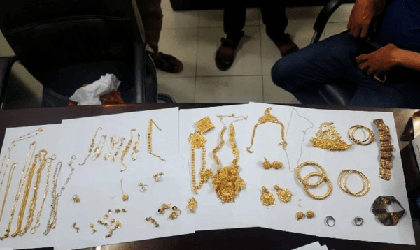 স্বর্ণ চুরির টাকায় বান্ধবীকে ফোন উপহার, কক্সবাজার ভ্রমণে গিয়ে ধরা