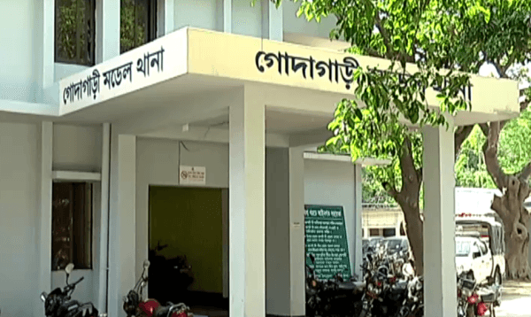রাজশাহীতে ডিবি পরিচয়ে তুলে নিয়ে মুক্তিপণ দাবি, ৪ পুলিশ সদস্য প্রত্যাহার
