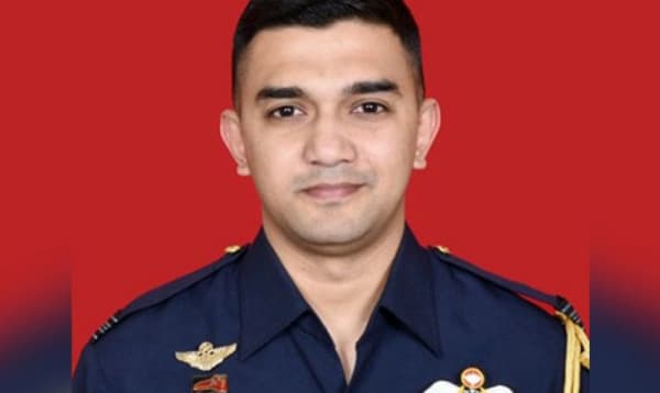Plane Crash: Squadron leader Asim accorded guard of honour