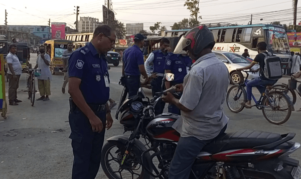 যশোরে নির্বাচনকে সামনে রেখে পরিস্থিতির নিয়ন্ত্রণে পুলিশের বিশেষ অভিযান শুরু