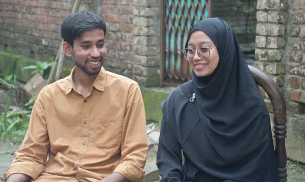 প্রেমের টানে জয়পুরহাটে ঘর বাঁধলেন ইন্দোনেশিয়ান তরুণী