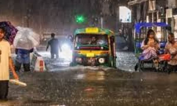 7 dead as heavy rain batters India’s Delhi, red alert issued