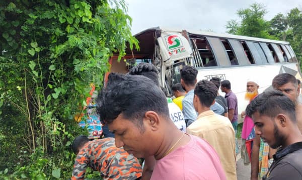 গোপালগঞ্জে সড়ক দুর্ঘটনায় দুই সহোদরসহ ৪ জন নিহত