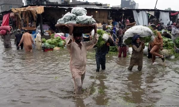 লাহোরে রেকর্ড পরিমাণ বৃষ্টি