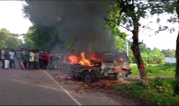 গোপালগঞ্জে সেনাবাহিনীর গাড়ি ভাঙচুর ও অগ্নিসংযোগে গুলিবিদ্ধ ২, আহত ১৫