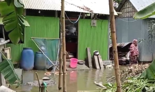 কুমিল্লায় কমছে বন্যার পানি, এখনও পানিবন্দি শত শত পরিবার