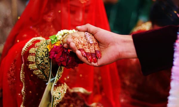 পাকিস্তানিদের মধ্যে কমছে চাচাতো-মামাতো ভাই-বোনে বিয়ে