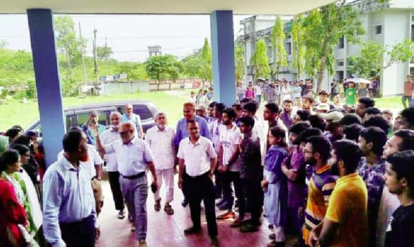 Registrar-Proctor's Exit: Sylhet Agri-Varsity Students' Demo