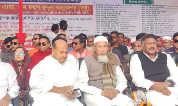 নাটোরের সিংড়ায় বিএনপির জনসভার মঞ্চে পলকের শ্যালিকা