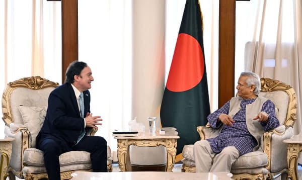 আর্জেন্টিনার সঙ্গে ফুটবলের বন্ধুত্বকে বাণিজ্য সহযোগিতায় রূপান্তরের আহ্বান প্রধান উপদেষ্টার