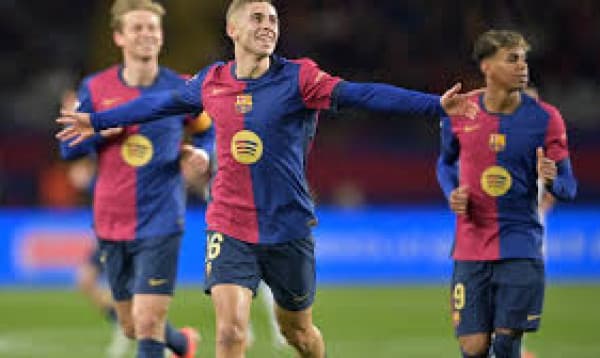 Barcelona hit seven past Valencia to restore La Liga push