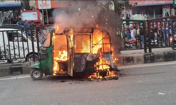 Fire at CNG Auto Rickshaw in Rampura Dhaka