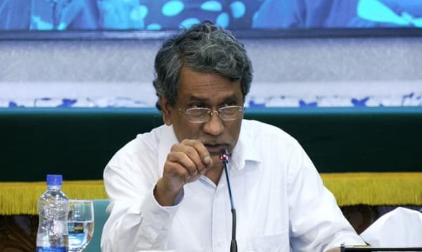 জাতীয় স্বার্থে রাজনৈতিক দলগুলো ছাড় দেবে: আলী রীয়াজ