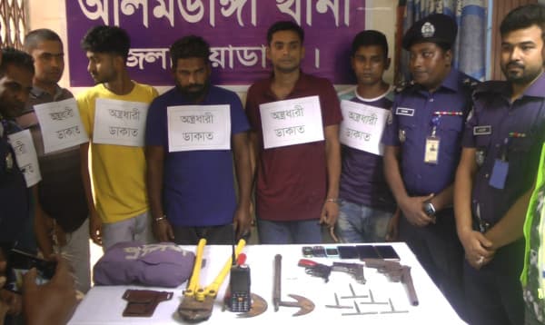 চুয়াডাঙ্গায় ডাকাতির প্রস্তুতিকালে অস্ত্রসহ ৬ সদস্য গ্রেপ্তার