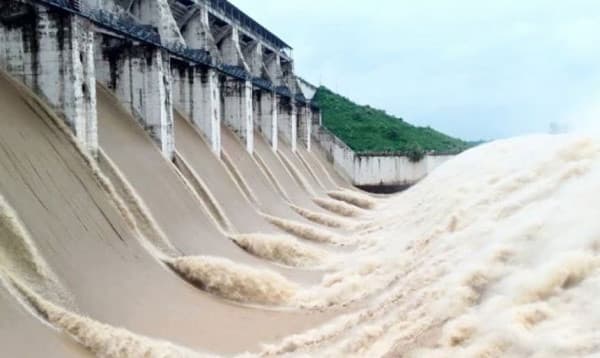 ফারাক্কা বাঁধের ৫০ বছর, মেয়াদ শেষ হচ্ছে পানি বণ্টন চুক্তিরও