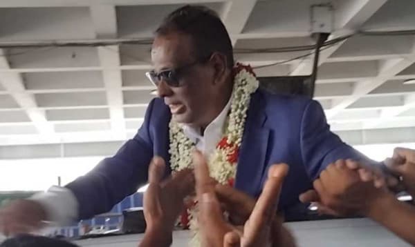 প্রায় পনের বছর পর দেশে ফিরলেন হানিফ এন্টারপ্রাইজের মালিক হানিফ