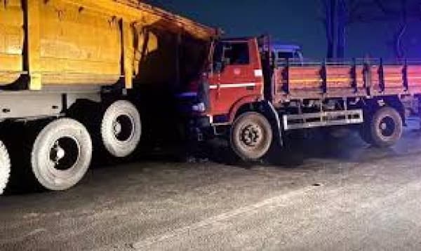 13 dead, 11injured in Trailer-Truck collision in India